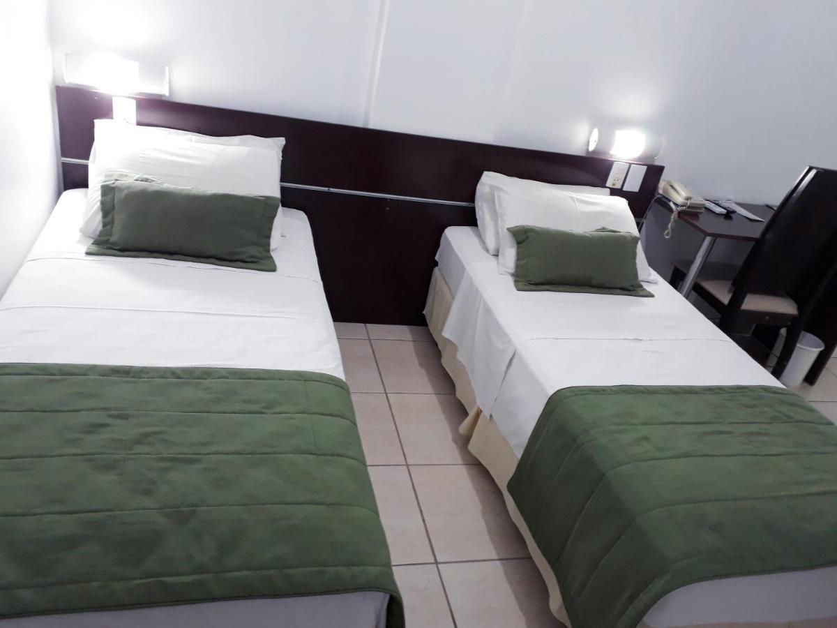 Podium Apart Hotel วาร์จินญา ภายนอก รูปภาพ