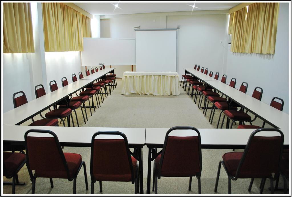Podium Apart Hotel วาร์จินญา ภายนอก รูปภาพ